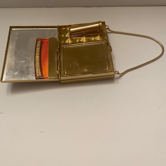 Vintage dance purse, powder, lipstick, comb, cigarette holder. Gold tone - Picture 4 of 13